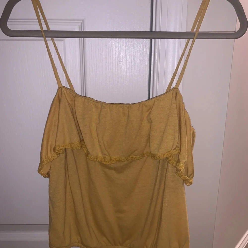 Yellow Tank - Picture 2 of 5